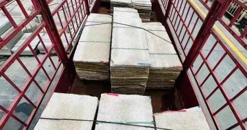 白银 黄金麻花岗岩荔枝面，光面毛板装车完成