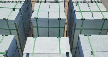 白银 芝麻白花岗岩5公分地铺石 花岗岩厂家工厂装车日常