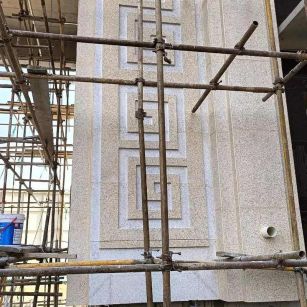 白银 黄金麻花岗岩别墅外墙干挂回纹造型效果