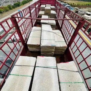 白银 黄金麻花岗岩荔枝面，光面毛板装车完成