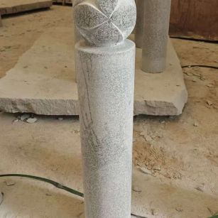 白银 芝麻白花岗岩石材挡车石柱、停车柱、圆柱挡车柱、方柱挡车柱等