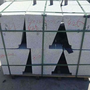 白银 芝麻白异形坐凳，石凳