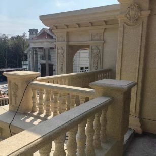 白银 黄金麻别墅外墙干挂雕花配合阳台栏杆花瓶柱