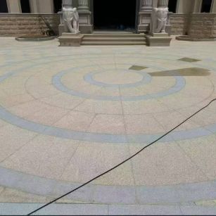 白银 黄金麻芝麻灰花岗岩石材地铺拼接效果