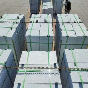 白银 芝麻白花岗岩5公分地铺石 花岗岩厂家工厂装车日常