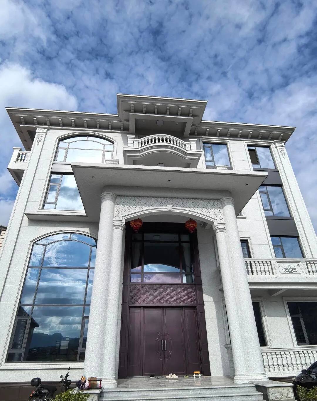 白银白麻别墅外墙干挂石材效果示例