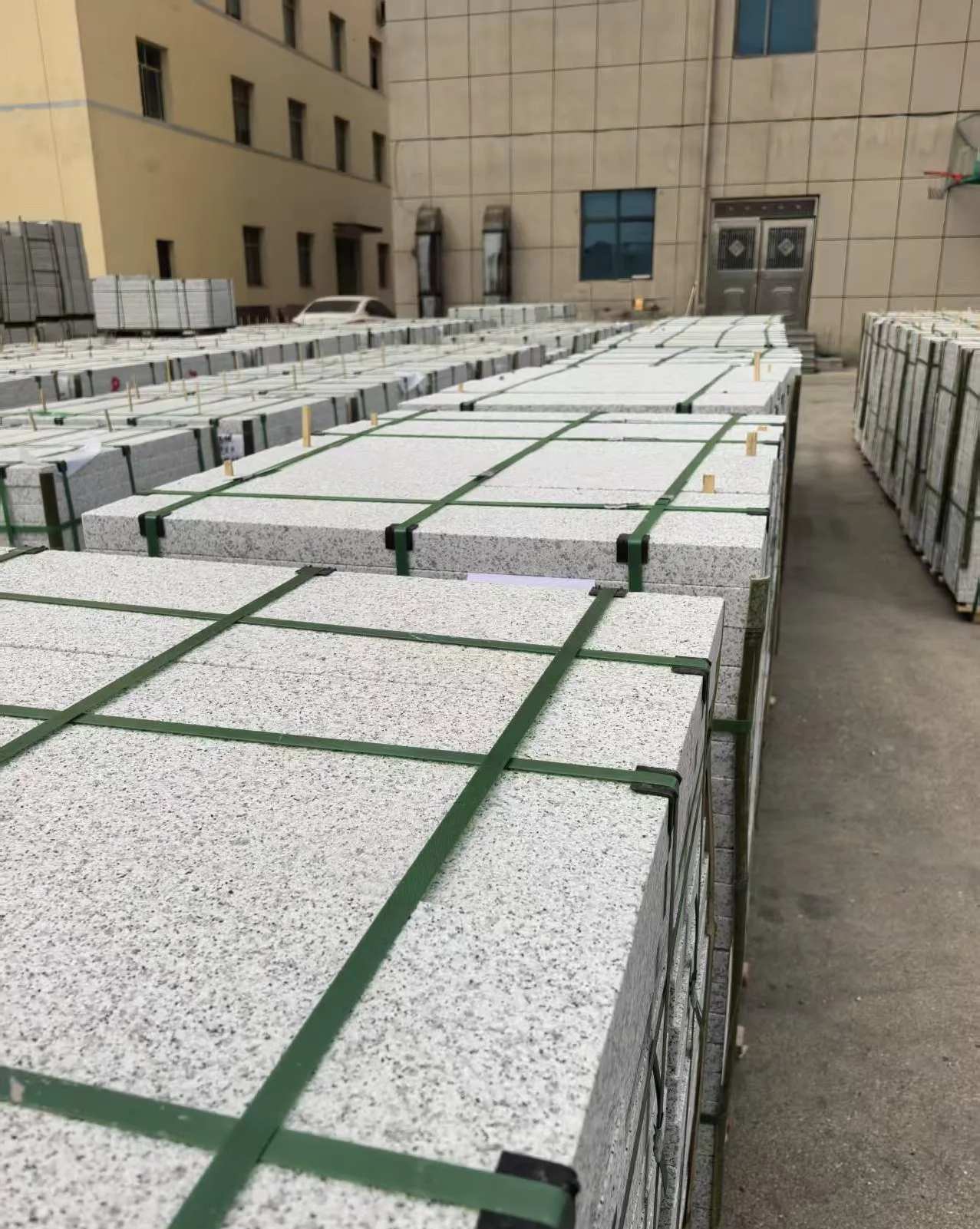 白银 白麻花岗岩5.0公分荔枝面地铺石