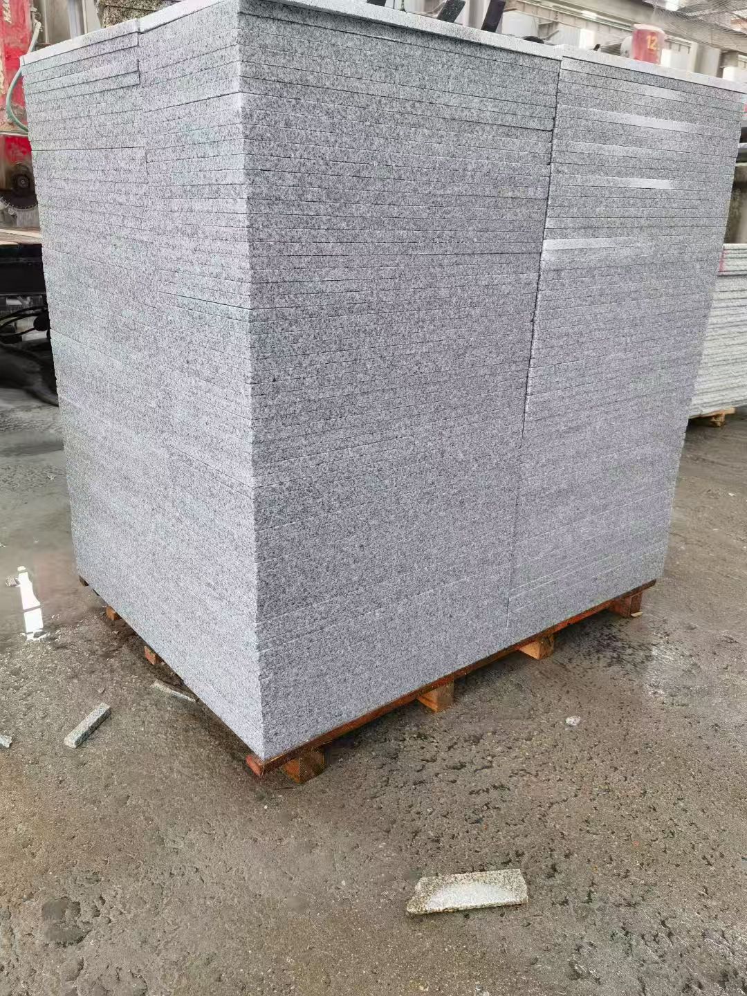 白银 芝麻白火烧面1.8厚300*600地铺石，尺寸标准，厚薄均匀