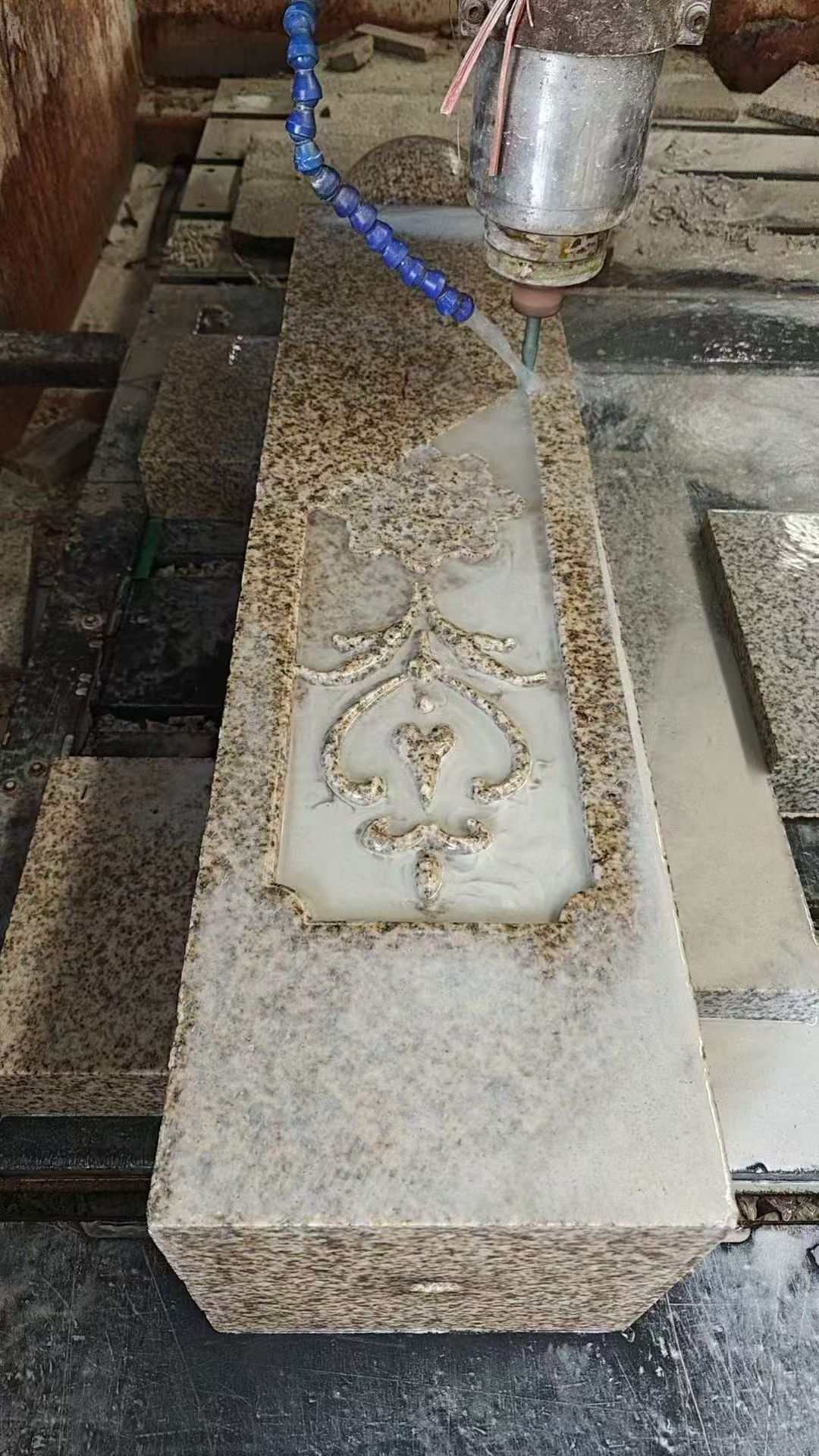 白银 黄金麻花岗岩异形加工雕刻栏杆大柱