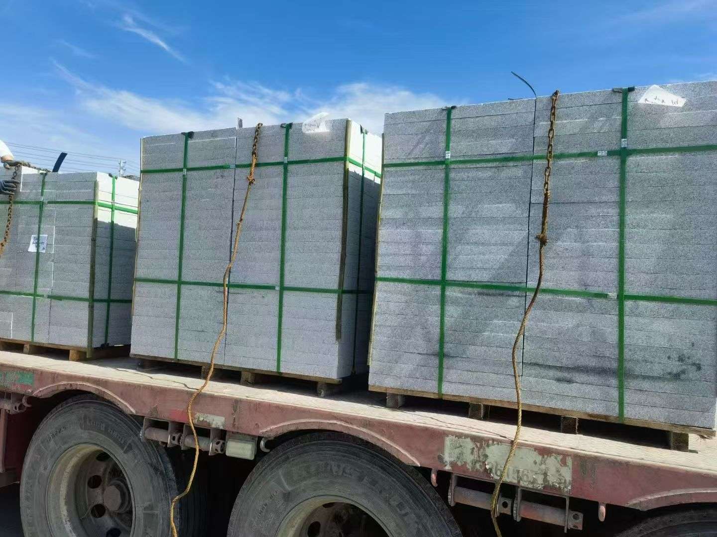 白银 芝麻白花岗岩地铺石装车日常