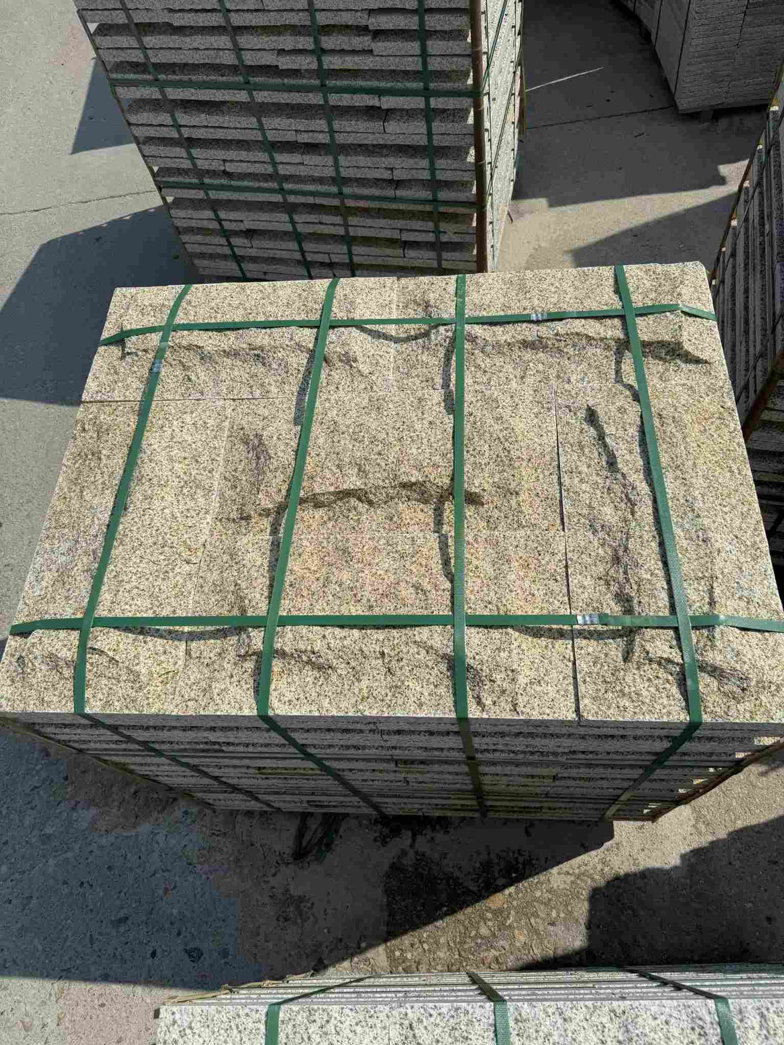 白银 黄金麻花岗岩石材自然面蘑菇石成品