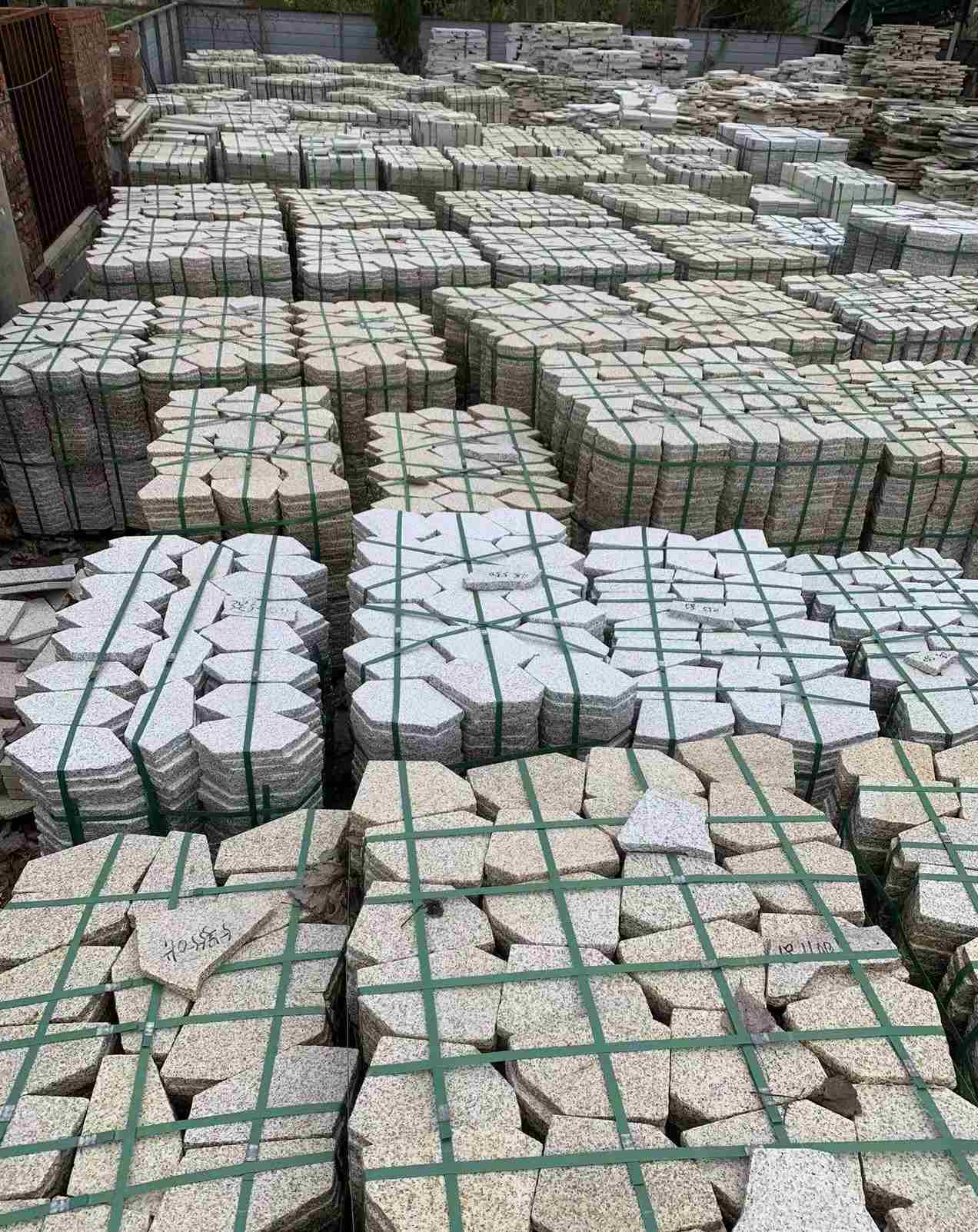 白银 黄金麻白麻花岗岩荔枝面地铺石(冰裂纹)