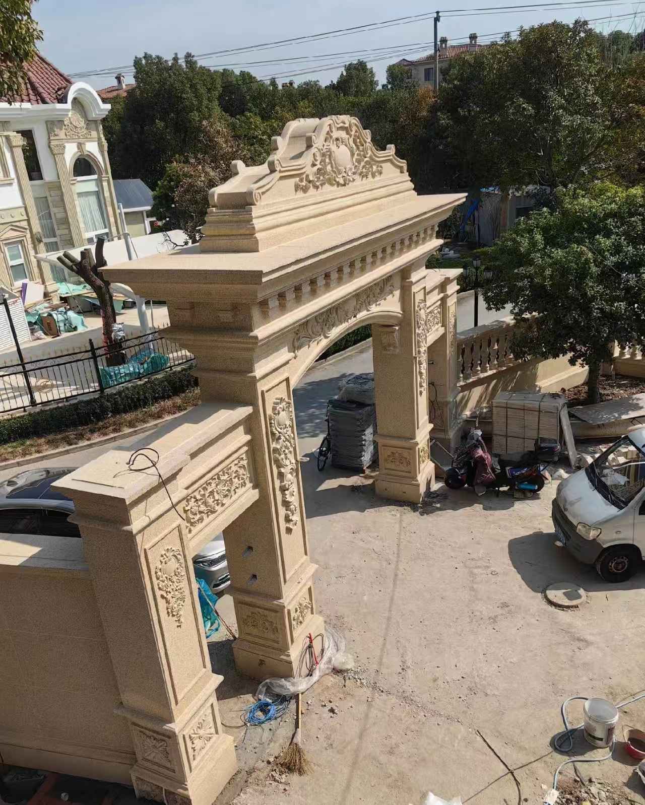 白银 黄金麻荔枝面花岗岩别墅门楼