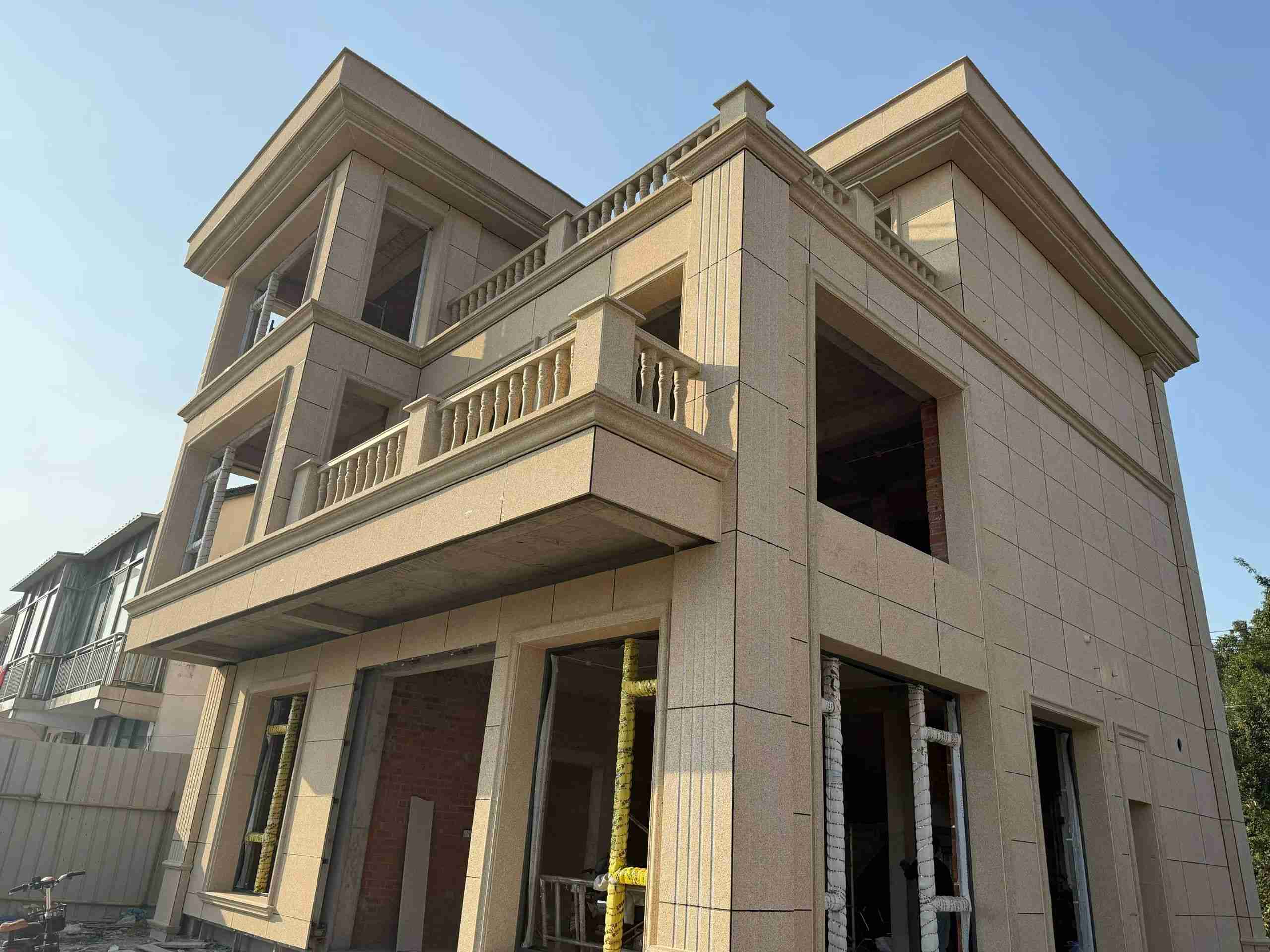 白银 黄金麻花岗岩石材荔枝面外墙干挂效果展示