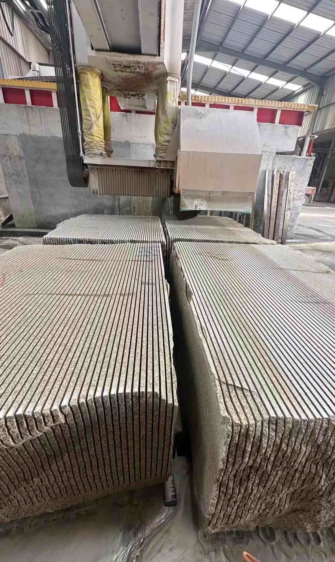 白银 车间生产日常，黄金麻白麻花岗岩