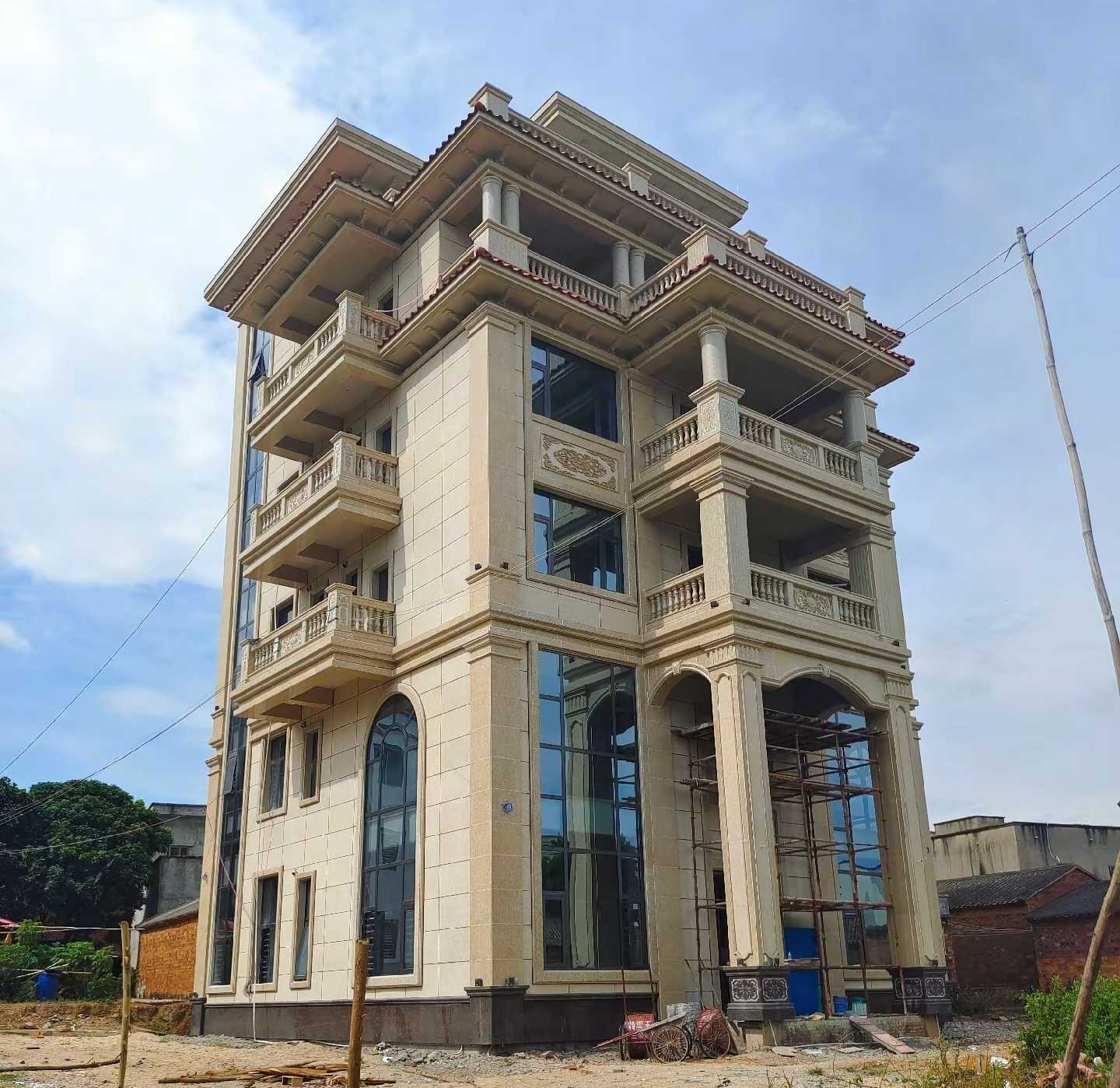 白银 黄金麻花岗岩石材别墅外墙干挂搭配（雕花栏杆花瓶柱门楼罗马柱）