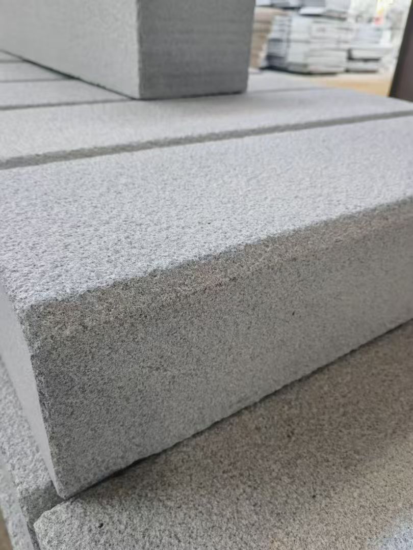 白银 芝麻灰荔枝面路沿石