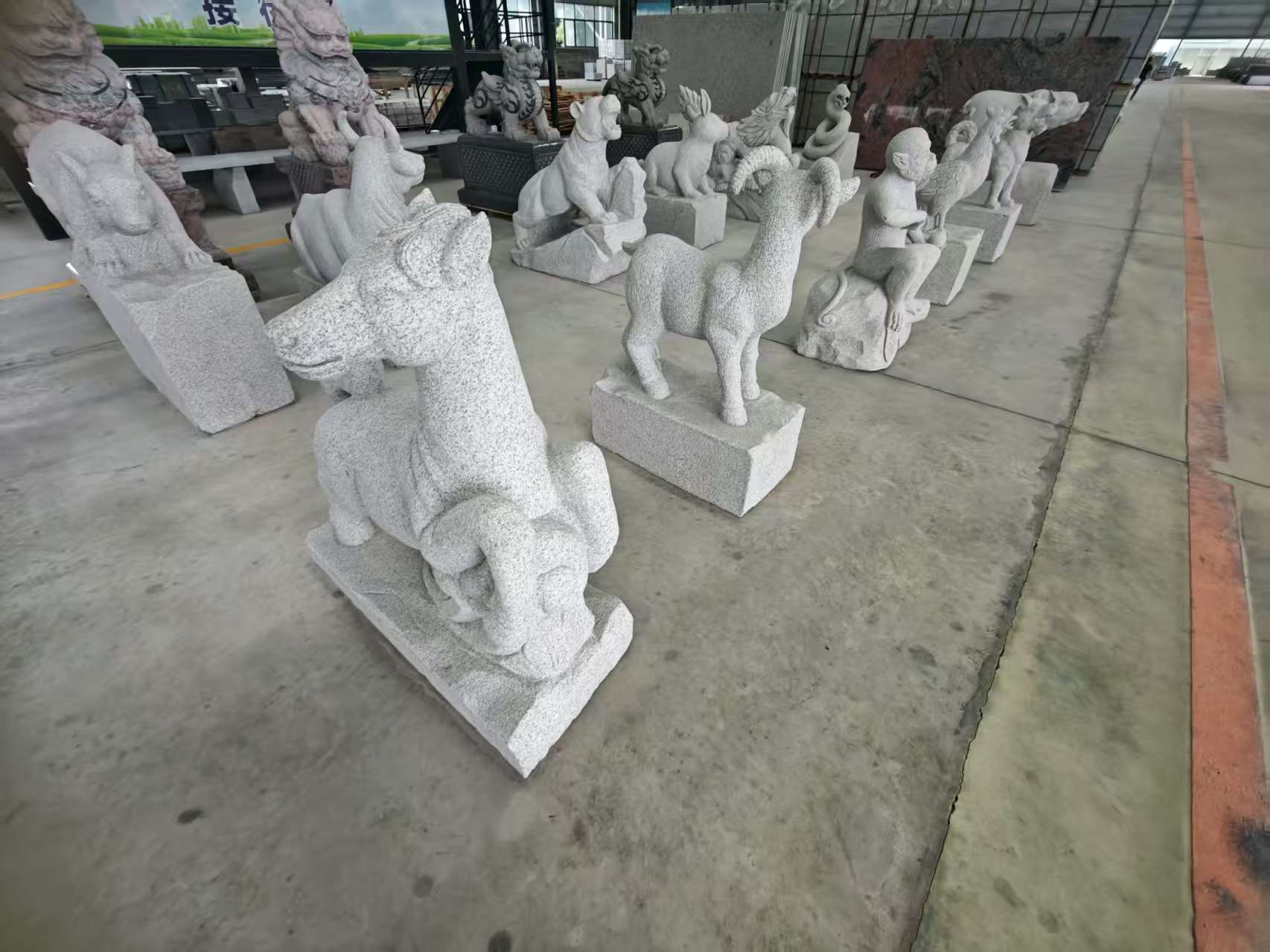 白银 芝麻白花岗岩造型立体雕刻——十二生肖