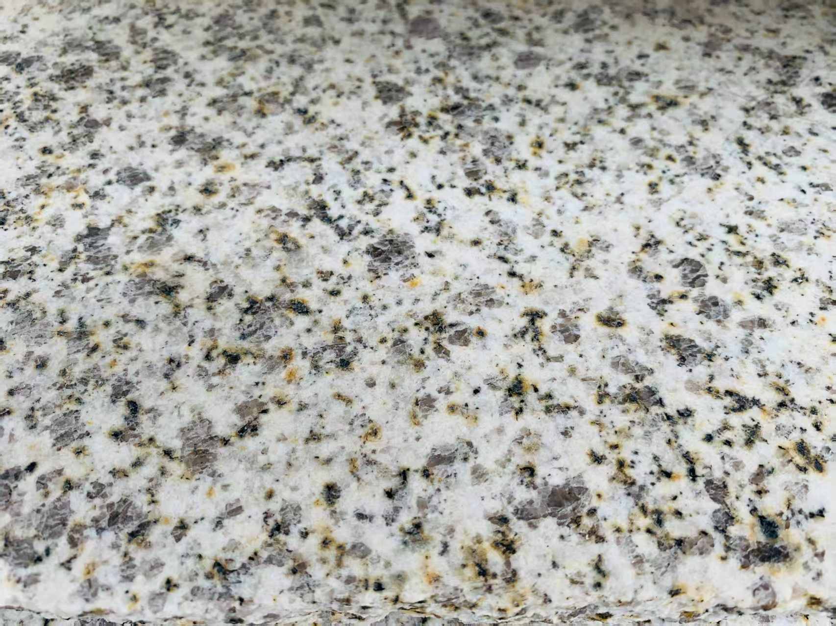 白银 黄金麻花岗岩石材浅黄光面