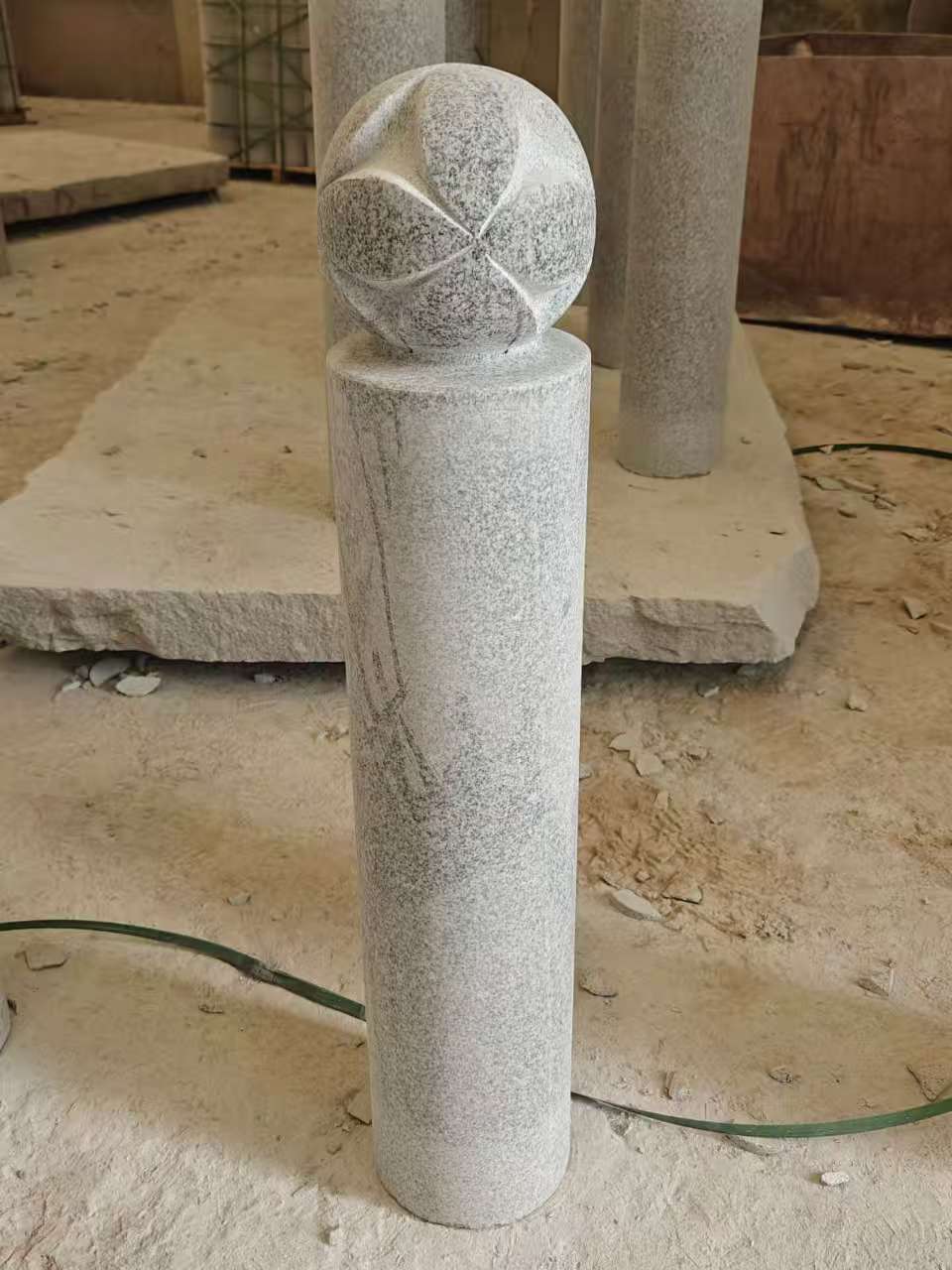 白银 芝麻白花岗岩石材挡车石柱、停车柱、圆柱挡车柱、方柱挡车柱等