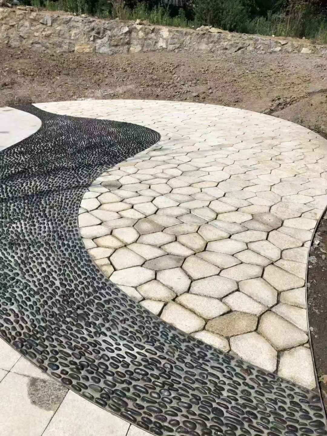 白银 黄金麻冰裂纹地铺石工地铺装案例