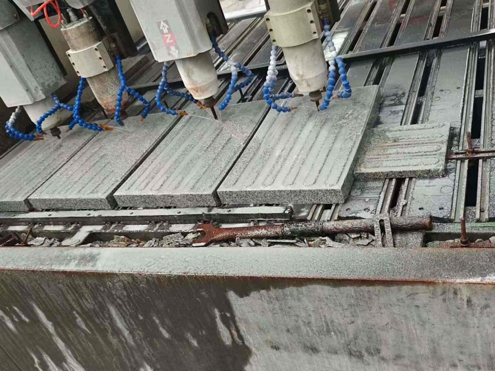 白银 芝麻白花岗岩荔枝面盲道雕刻