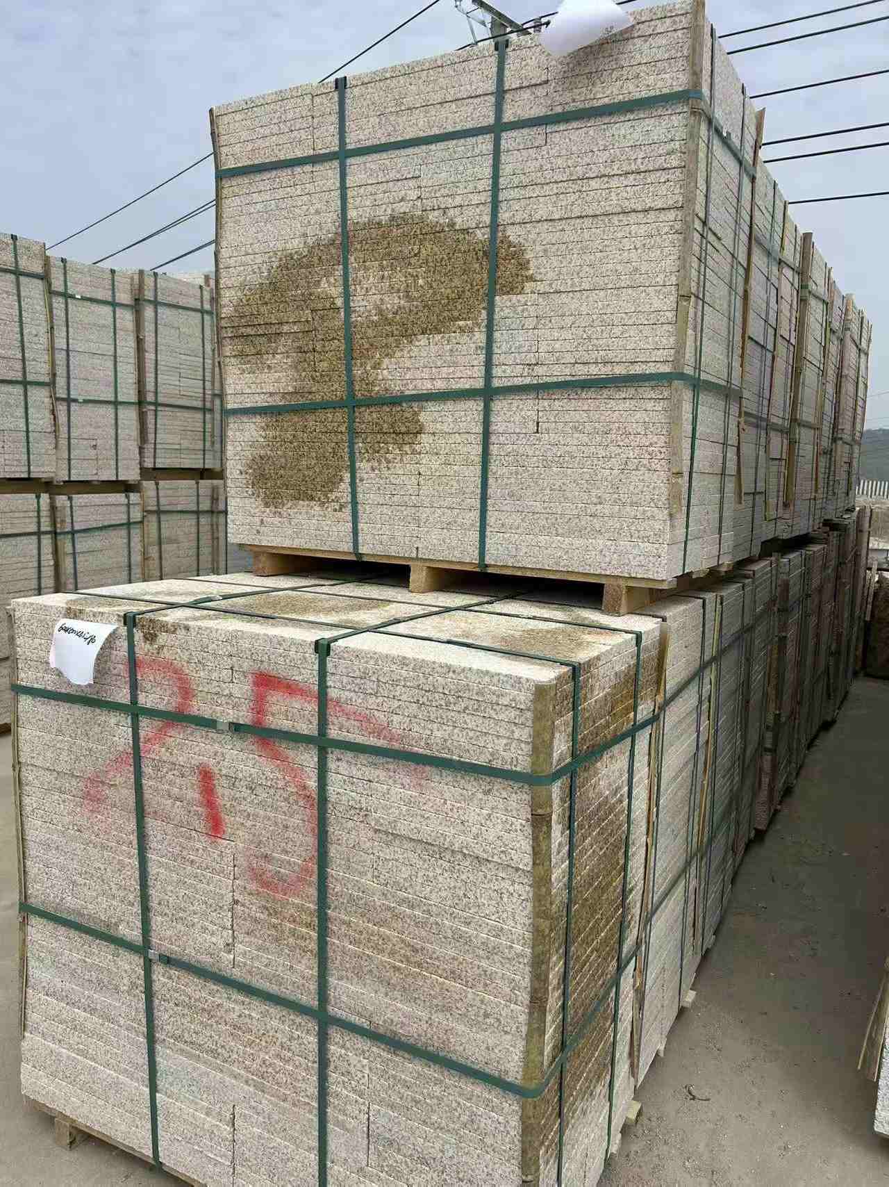 白银 黄金麻花岗岩石材荔枝面地铺石2.5*300*600