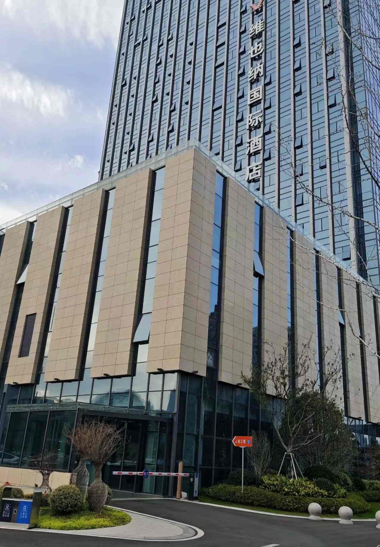 白银 黄金麻花岗岩外墙干挂