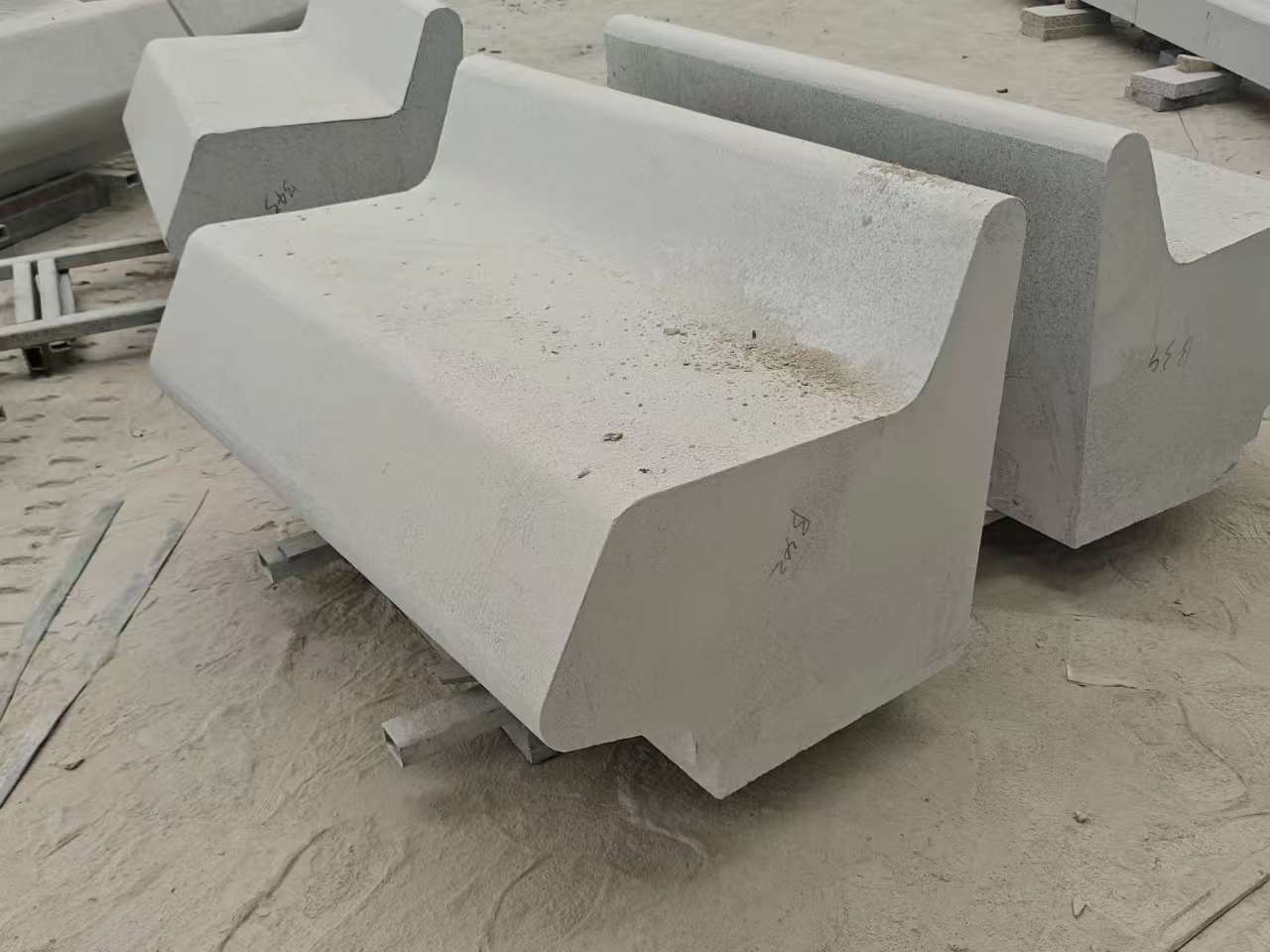 白银 芝麻白花岗岩异形坐凳，石凳