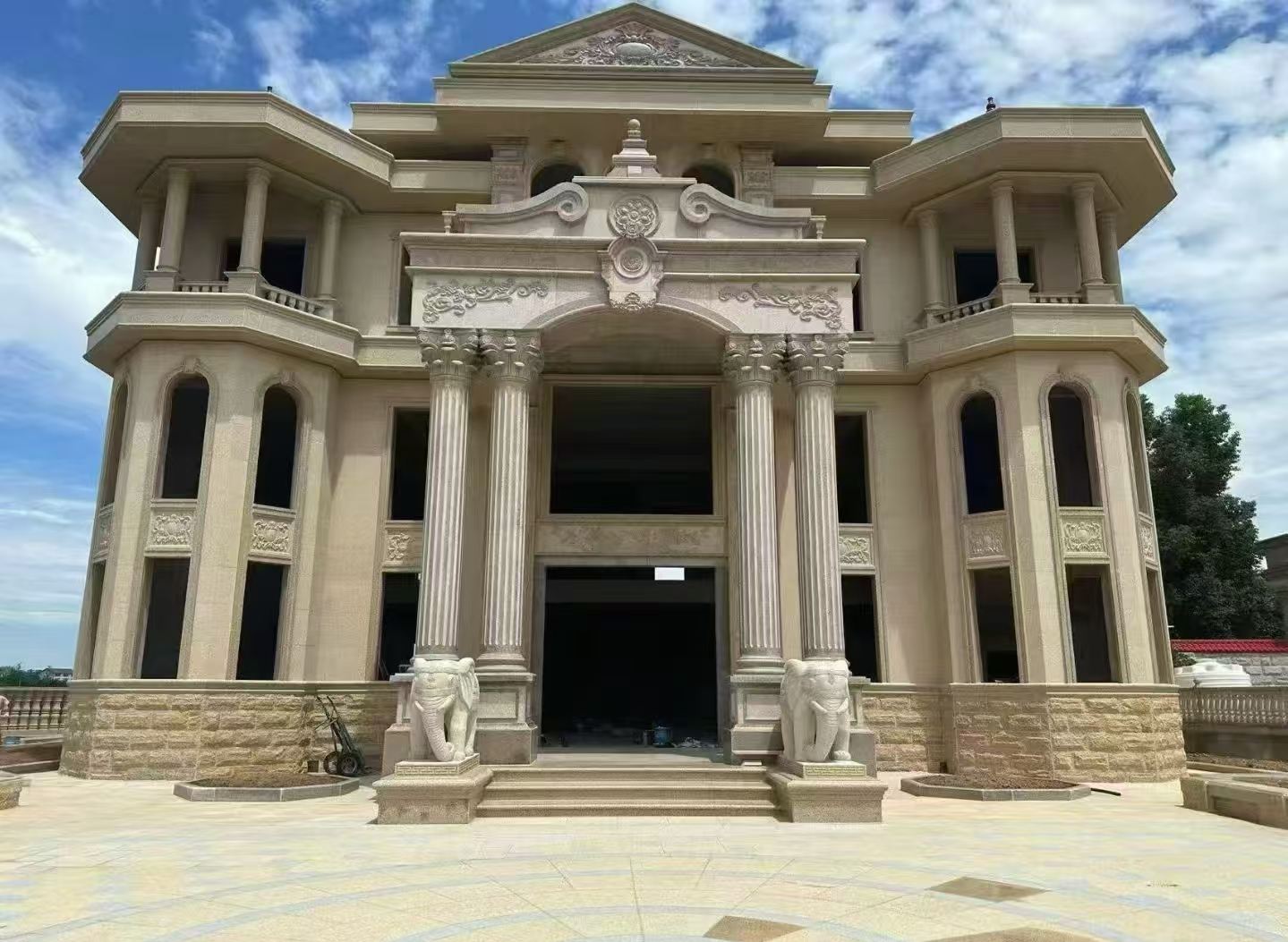 白银 黄金麻别墅外墙干挂，大柱，大象，蘑菇石，雕花板