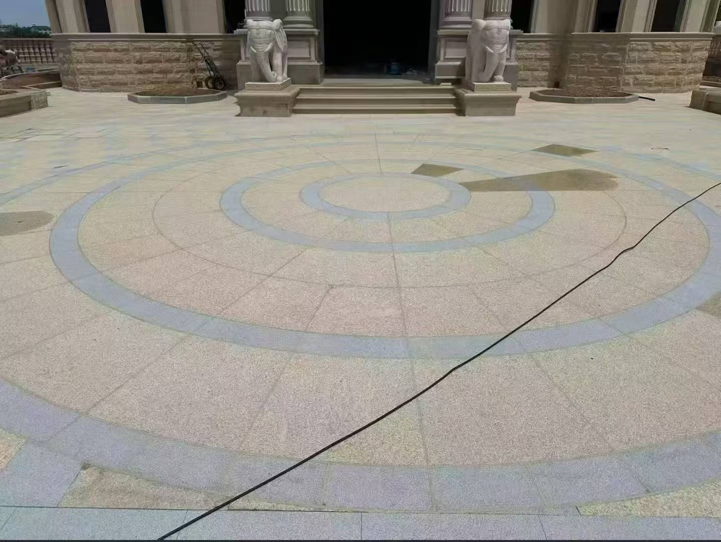 白银 黄金麻芝麻灰花岗岩石材地铺拼接效果