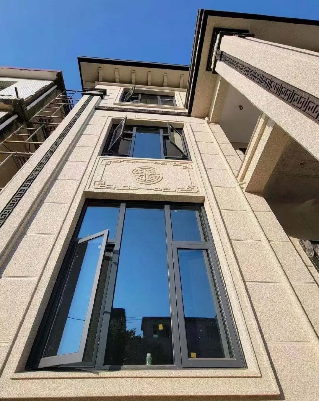 白银 黄金麻荔枝面别墅外墙干挂效果展示